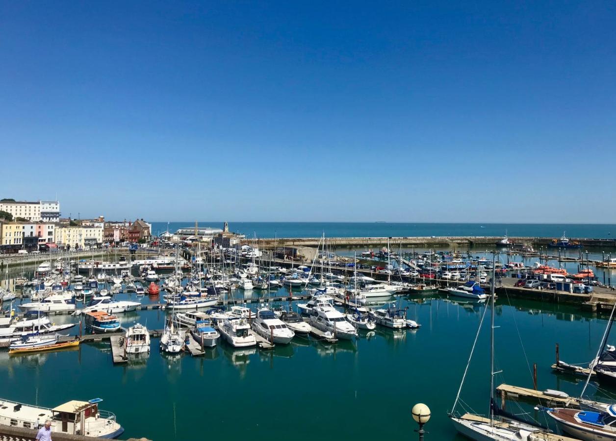 Marina Retreat - Stunning 4 Bedroom, 3 Bathroom House With Harbour Views! Ramsgate Dış mekan fotoğraf