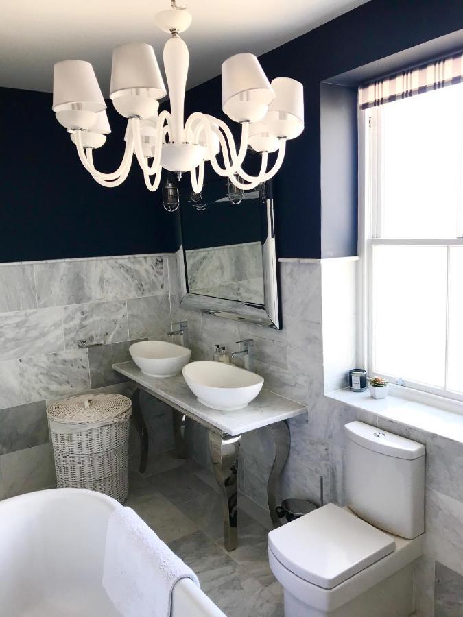 Marina Retreat - Stunning 4 Bedroom, 3 Bathroom House With Harbour Views! Ramsgate Dış mekan fotoğraf